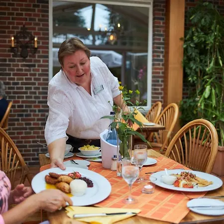 Отель Flairhotel Hubertus Бад-Цвишенан