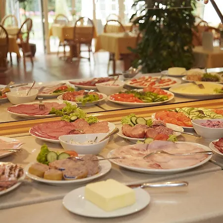 Flairhotel Hubertus Отель Бад-Цвишенан